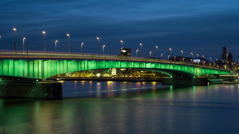 voigtlander nokton 50mm 1.5 sony a7 blue hour sunstars cologne bridge deutzer brücke