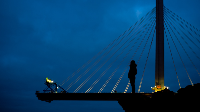 voigtlander nokton 50mm 1.5 sony a7 blue hour sunstars firth of forth bridge