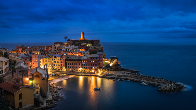 sunstars zeiss loxia 35mm 2.0 fe e blue hour vernazza italy cinque terre sony a7s