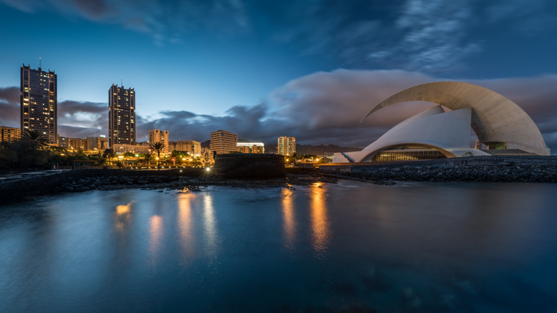 santa cruz tenerife canary island zeiss batis 18mm 2.8 e mount sony a7s panorama blue hour sunstars reflection