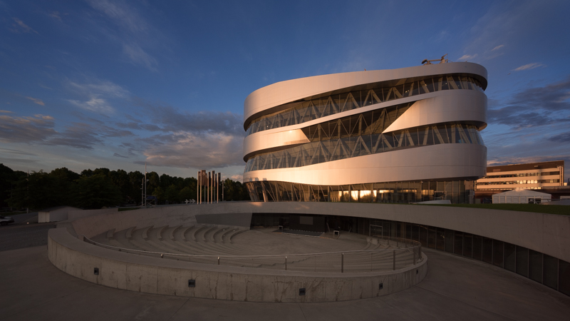 voigtlander hyper wide heliar 10mm 5.6 stuttgart sony e a7 distortion stuttgart mercedes benz museum