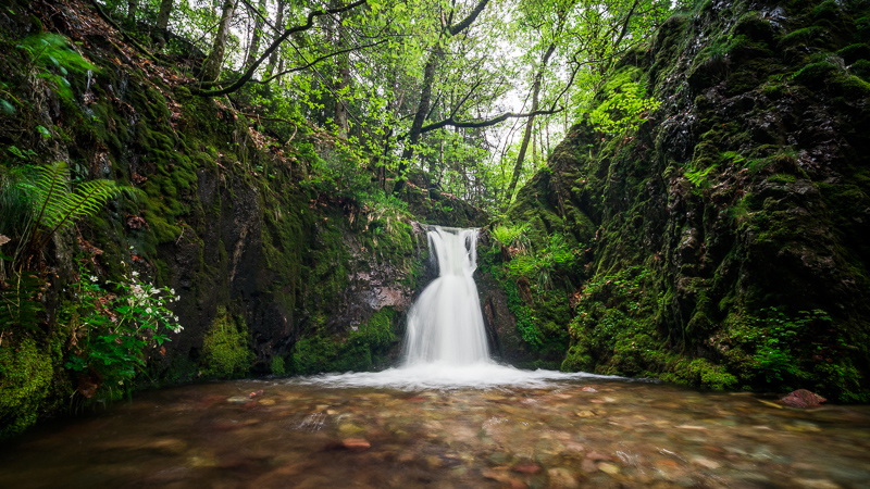 laowa 9mm 2.8 aps-c review ultra wide angle crop fuji x a6000 a6300 a6500 sharpness resolution contrast distortion