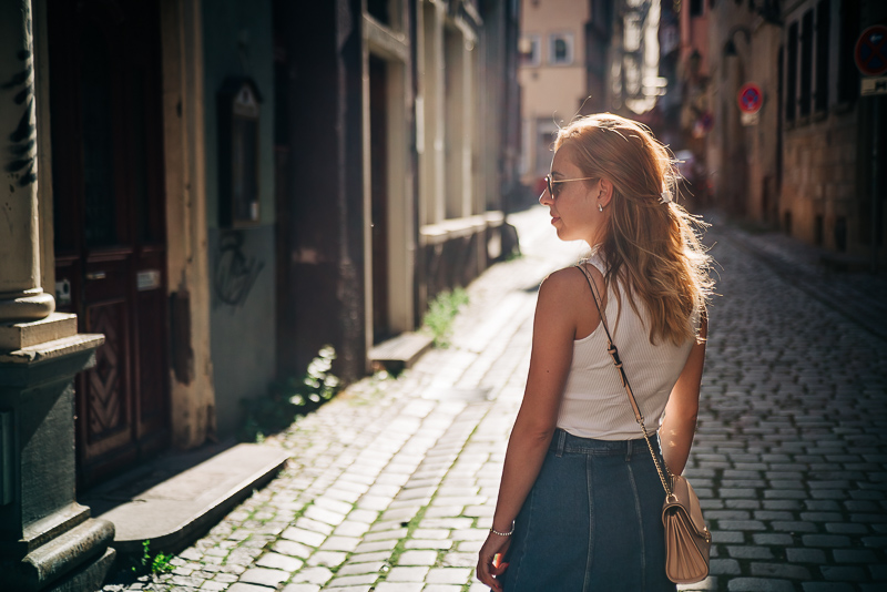 BEST Budget LENS POV STREET PHOTOGRAPHYT 50MM F1.8 // SONY A7IV 