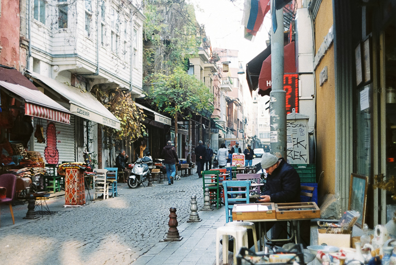 Within The City (Kodak Ultra F9, 31mm lens, Kodak Ultra Max 400) : r/analog