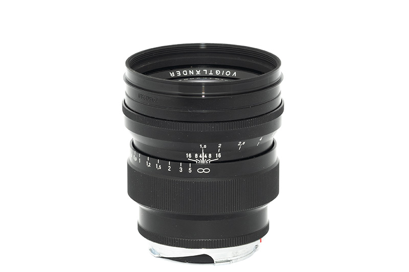 voigtländer 75mm 1.5 nokton leica review contrast sharpness vignetting 24mp m10 42mp m11 resolution 0.5 m portrait bokeh