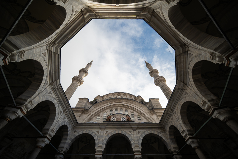 laowa 12mm 2.8 II fe C&D dreamer zero-D autofocus auto focus AF venus optics review architecture 42mp 61mp sony a7riv a7rv sharpness contrast vignetting flare