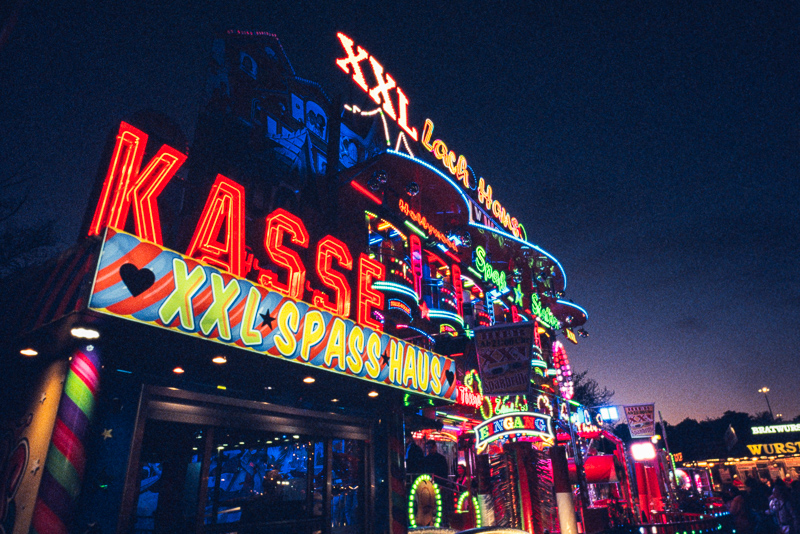 fuji fujifilm fujichrome slide film provia 400f wasen wiesen kirmes frühlingsfest review nikon f analogue film hamburg germany f80 nikon af-s 20mm 1.8G