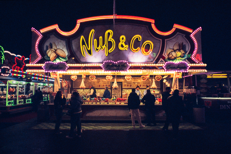 fuji fujifilm fujichrome slide film provia 400f wasen wiesen kirmes frühlingsfest review nikon f analogue film hamburg germany f80 nikon af-s 20mm 1.8G