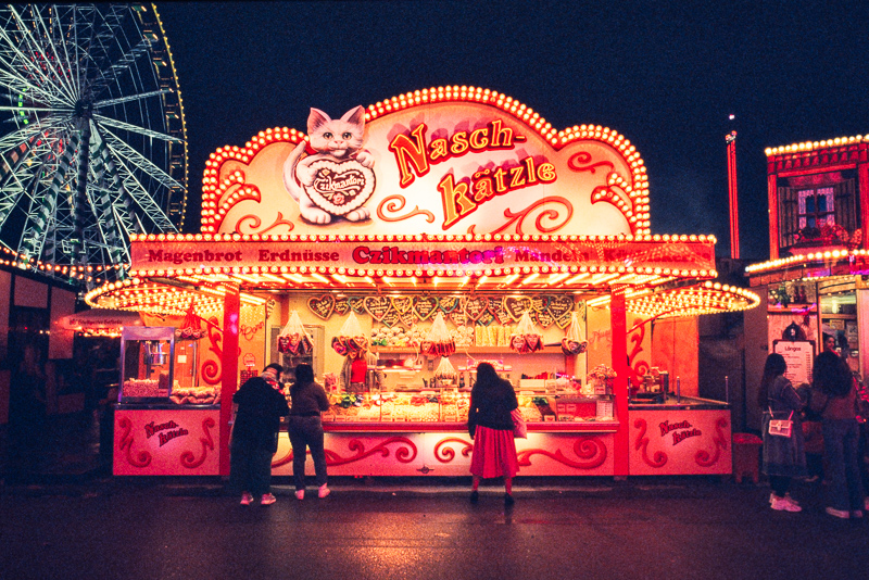 fuji fujifilm fujichrome slide film provia 400f wasen wiesen kirmes frühlingsfest review nikon f analogue film hamburg germany f80 nikon af-s 20mm 1.8G
