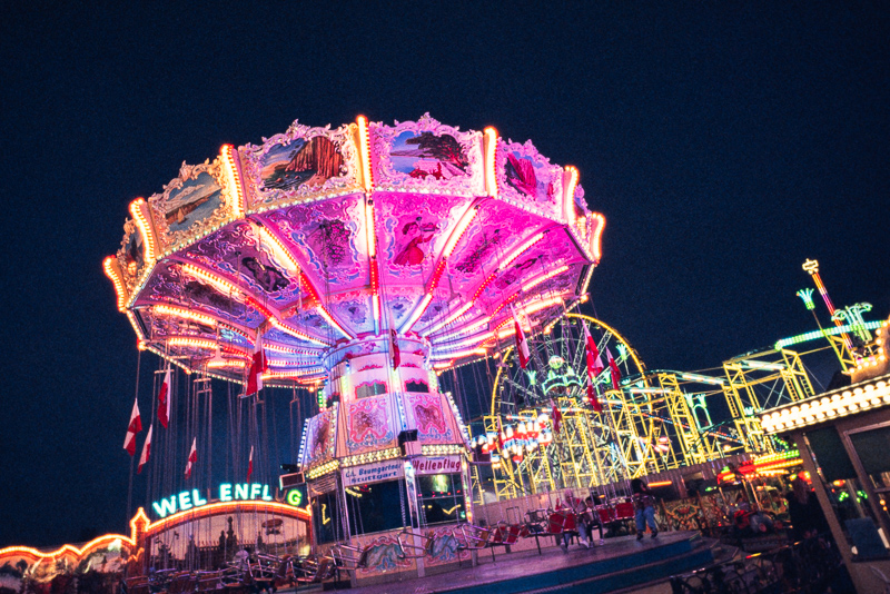 fuji fujifilm fujichrome slide film provia 400f wasen wiesen kirmes frühlingsfest review nikon f analogue film hamburg germany f80 nikon af-s 20mm 1.8G