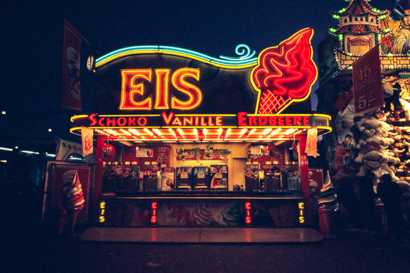 fuji fujifilm fujichrome slide film provia 400f wasen wiesen kirmes frühlingsfest review nikon f analogue film hamburg germany f80 nikon af-s 20mm 1.8G