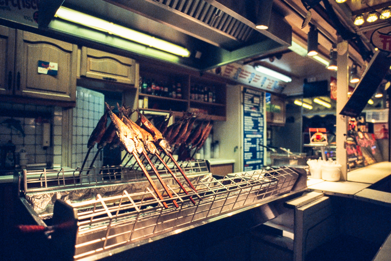 fuji fujifilm fujichrome slide film provia 400f wasen wiesen kirmes frühlingsfest review nikon f analogue film hamburg germany f80 nikon af-s 20mm 1.8G