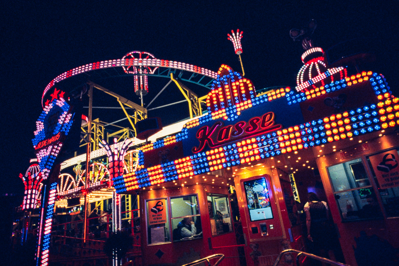 fuji fujifilm fujichrome slide film provia 400f wasen wiesen kirmes frühlingsfest review nikon f analogue film hamburg germany f80 nikon af-s 20mm 1.8G