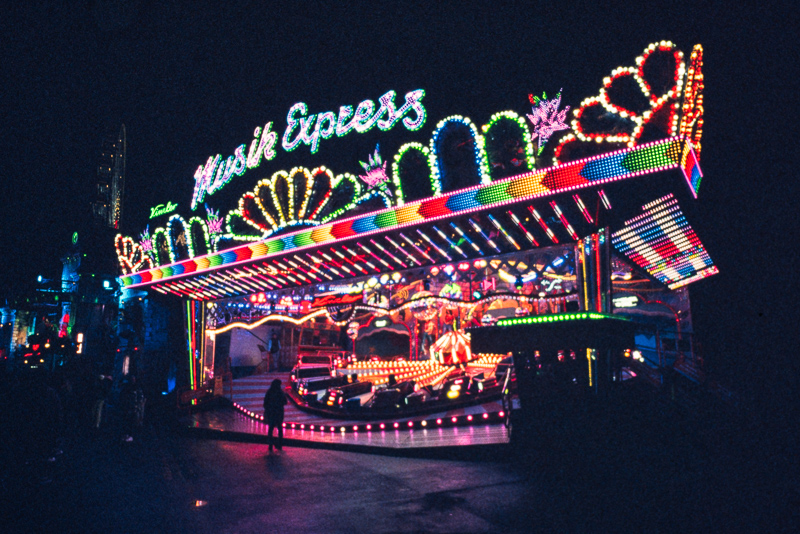 fuji fujifilm fujichrome slide film provia 400f wasen wiesen kirmes frühlingsfest review nikon f analogue film hamburg germany f80 nikon af-s 20mm 1.8G