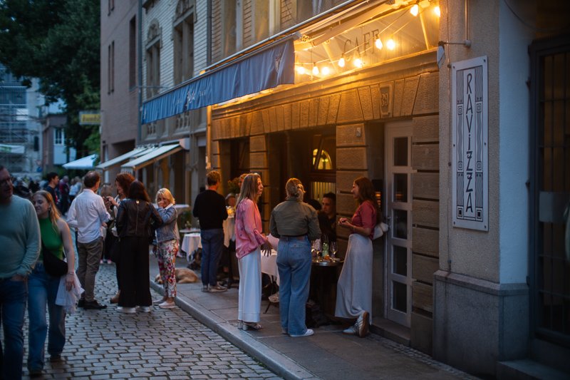 review canon ef 50mm 1.0 l usm 1.0l world's fastest AF autofocus lens contrast resolution 42mp 24mp 61mp analogue contrast bokeh vignetting