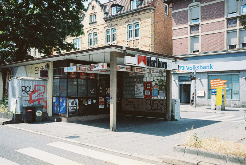 agfa XRS 400 c-41 color negative film germany stuttgart wasen frühlingsfest kirmes deutschland review nikon f analogue film hexar rf