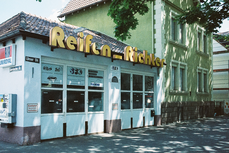 agfa XRS 400 c-41 color negative film germany stuttgart wasen frühlingsfest kirmes deutschland review nikon f analogue film hexar rf