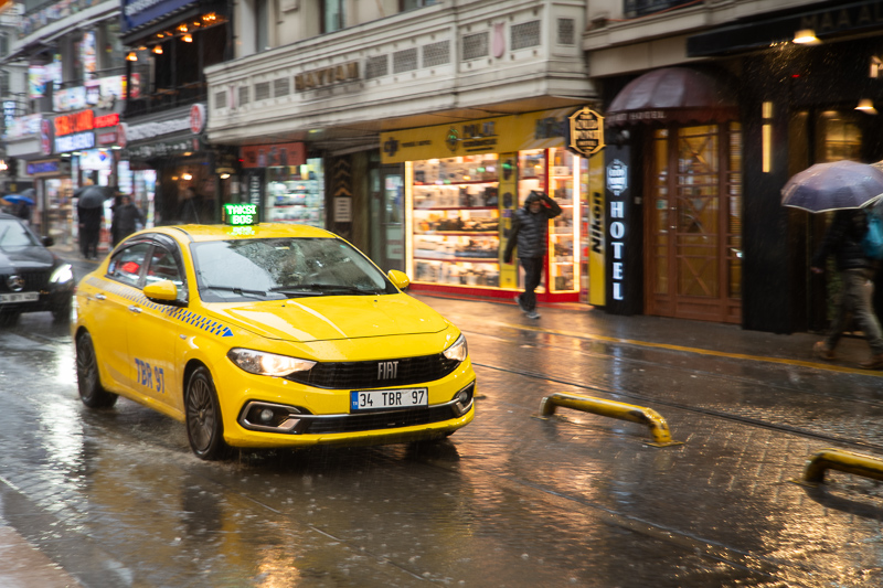 omnar bertele sonnar flb review leica m10 m11 m9 42mp 24mp cinematic contrast sharpness rendering bokeh 50mm 2.0 film analogue focus shift skyllaney