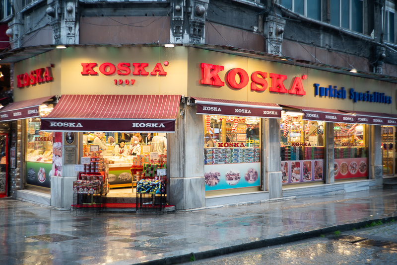 omnar bertele sonnar flb review leica m10 m11 m9 42mp 24mp cinematic contrast sharpness rendering bokeh 50mm 2.0 film analogue focus shift skyllaney