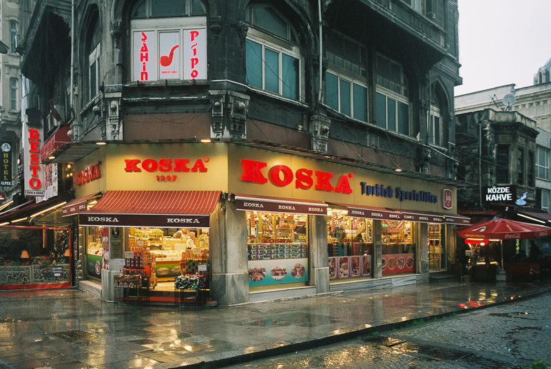 thypoch simera 28mm 1.4 fast wide angle leica m10 m11 m9 m8 m10r review 42mp 24mp 61mp contrast sharpness bokeh vignetting