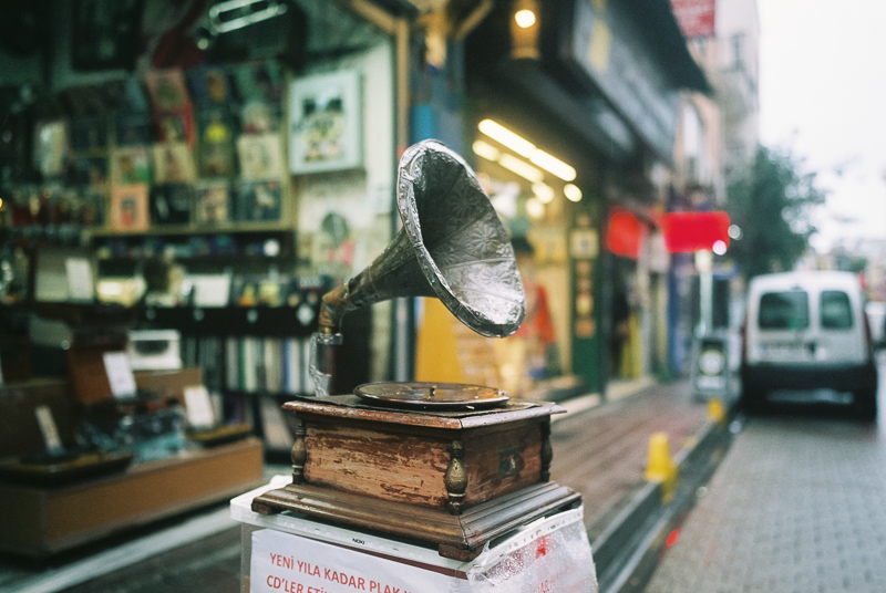 thypoch simera 28mm 1.4 fast wide angle leica m10 m11 m9 m8 m10r review 42mp 24mp 61mp contrast sharpness bokeh vignetting